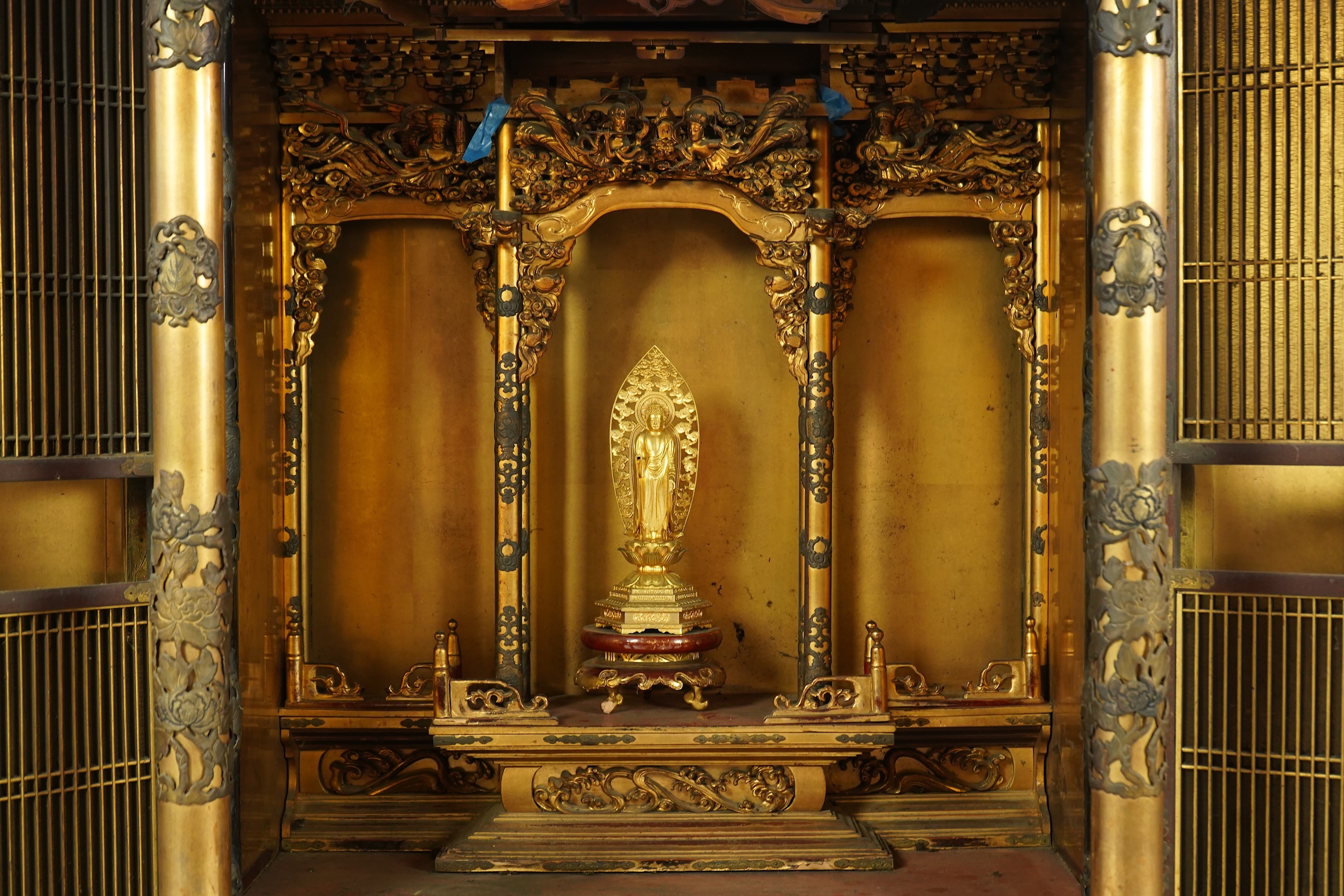 A Japanese lacquer Butsudan shrine cabinet, Meiji-Taisho period